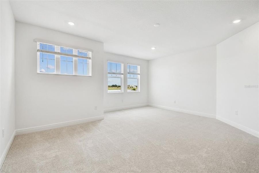 Spacious, unfurnished interior of a new home in Hawkstone, Sarasota (Image 18).