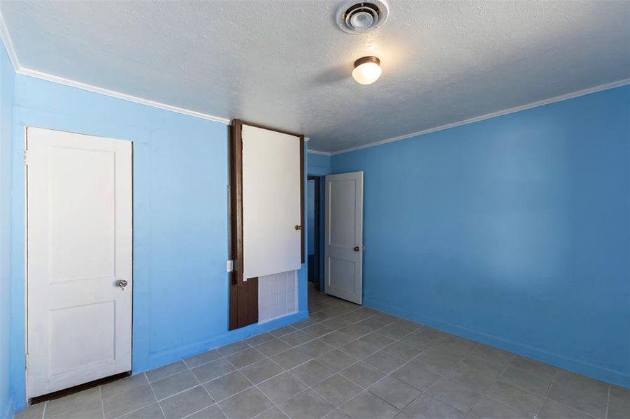 Spacious, unfurnished interior of a new home in , Paris (Image 14). Spacious, unfurnished interior of a new home in , Paris (Image 14).