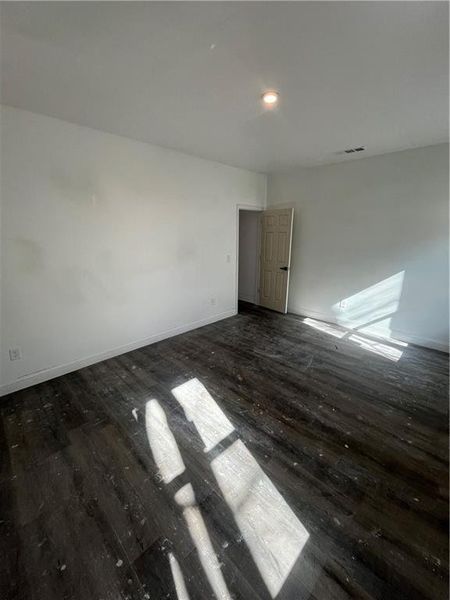 Spacious, unfurnished interior of a new home in , Atlanta (Image 12).