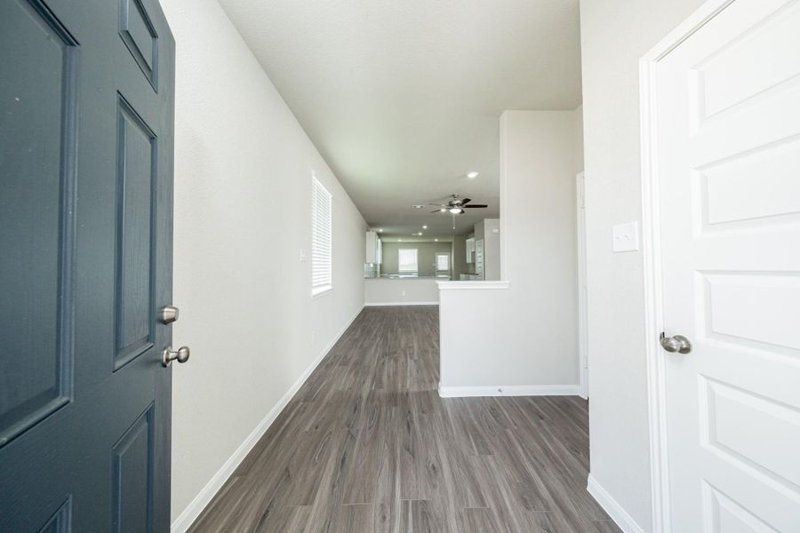 Spacious, unfurnished interior of a new home in Ridgeland Hills, Willis (Image 21).