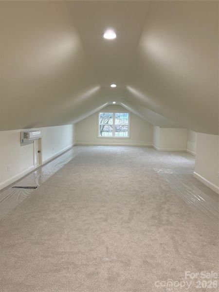 1,000 sq ft bonus room