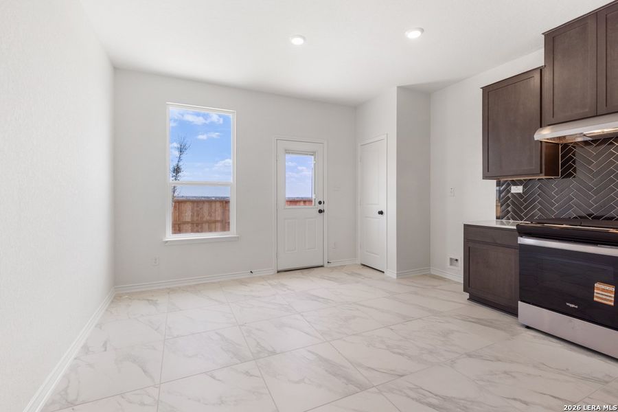 Spacious, unfurnished interior of a new home in Punta Verde, Converse (Image 25).