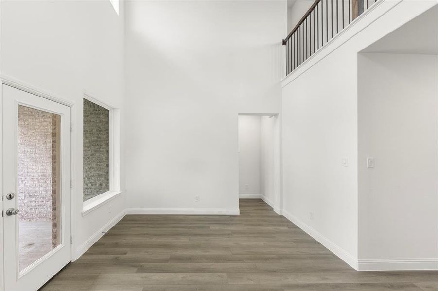 08. 5705 Burford - Dining (2)