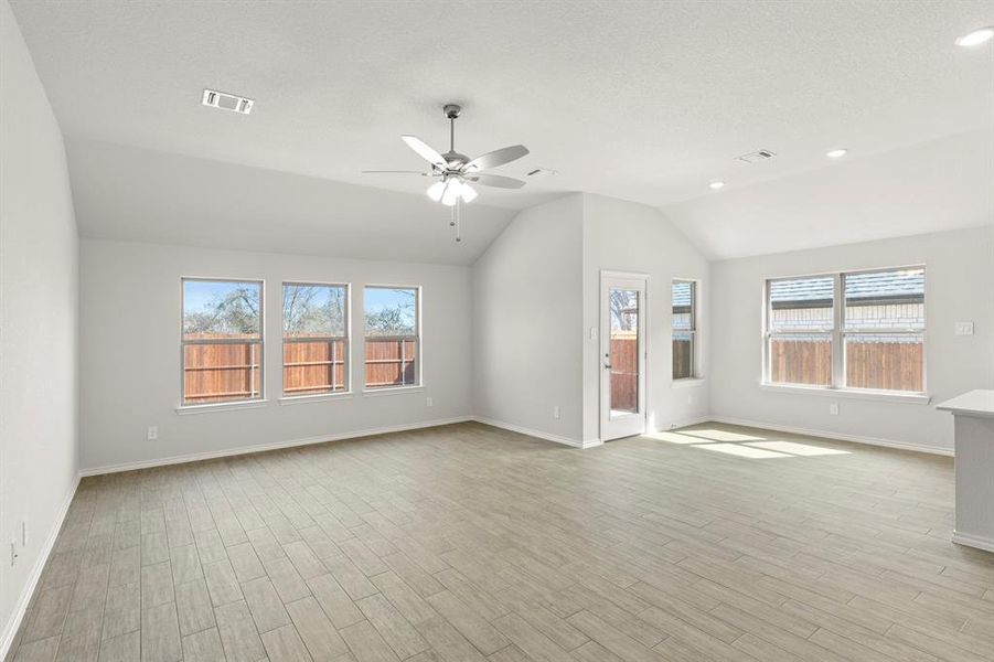 16. 7812 Kingfisher - Family (2)