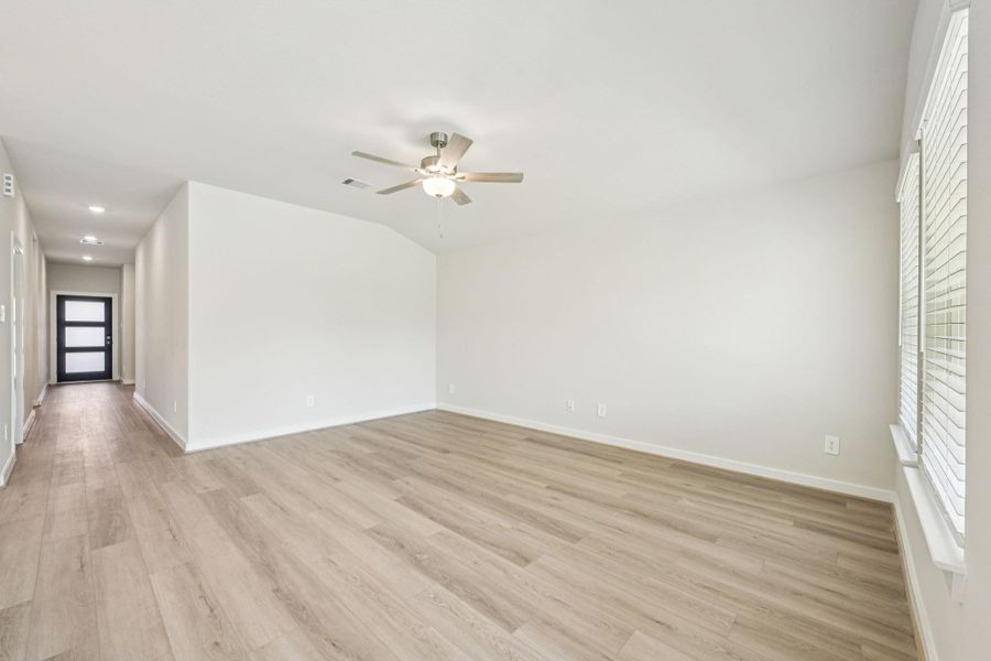 Spacious, unfurnished interior of a new home in Landing Meadows - Premier Series, New Caney (Image 17). Spacious, unfurnished interior of a new home in Landing Meadows - Premier Series, New Caney (Image 17).