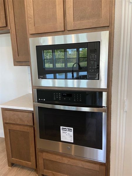 Built-in GE oven & micowave Built-in GE oven & micowave