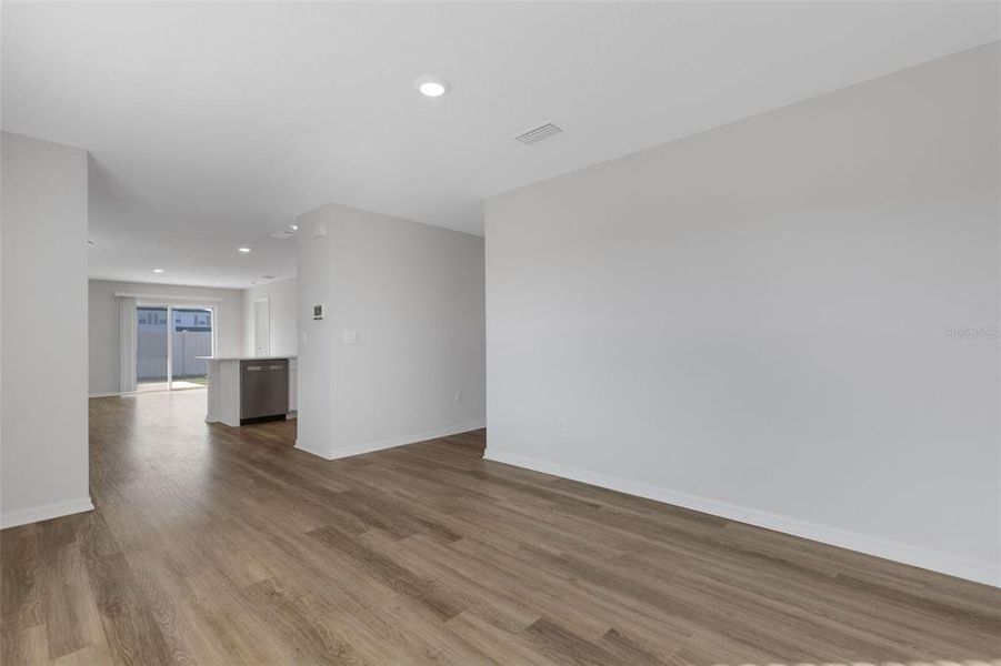 Spacious, unfurnished interior of a new home in Silverstone North, Palmetto (Image 11). Spacious, unfurnished interior of a new home in Silverstone North, Palmetto (Image 11).