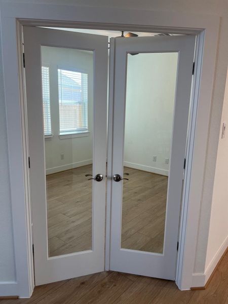 Spacious, unfurnished interior of a new home in Wood Leaf Reserve, Tomball (Image 15).