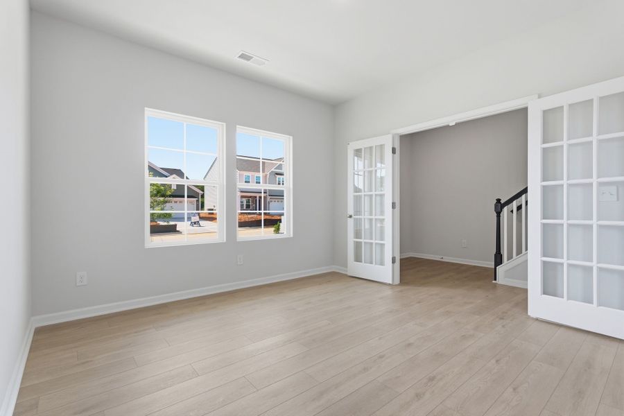 Spacious, unfurnished interior of a new home in Piper Creek, Newton (Image 17).