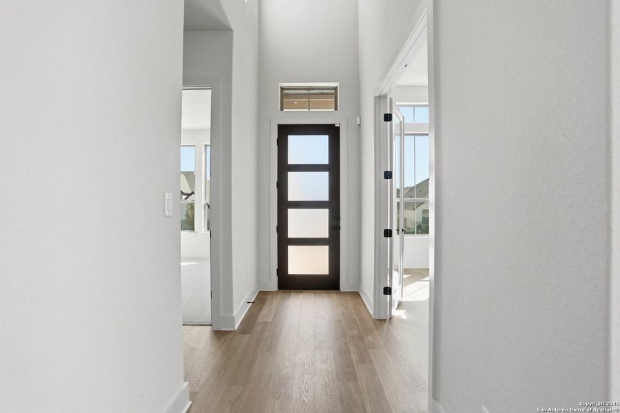 Spacious, unfurnished interior of a new home in Kinder Ranch 70's, San Antonio (Image 46).