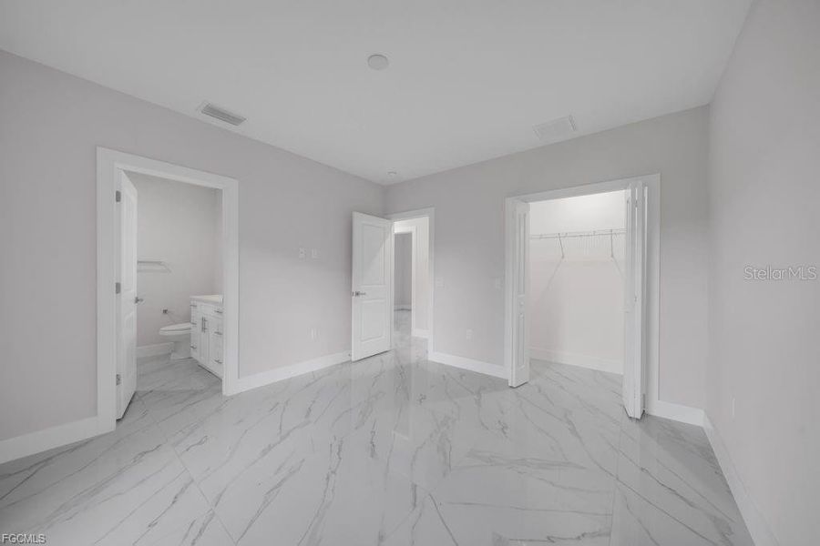 Spacious, unfurnished interior of a new home in , Lehigh Acres (Image 25).