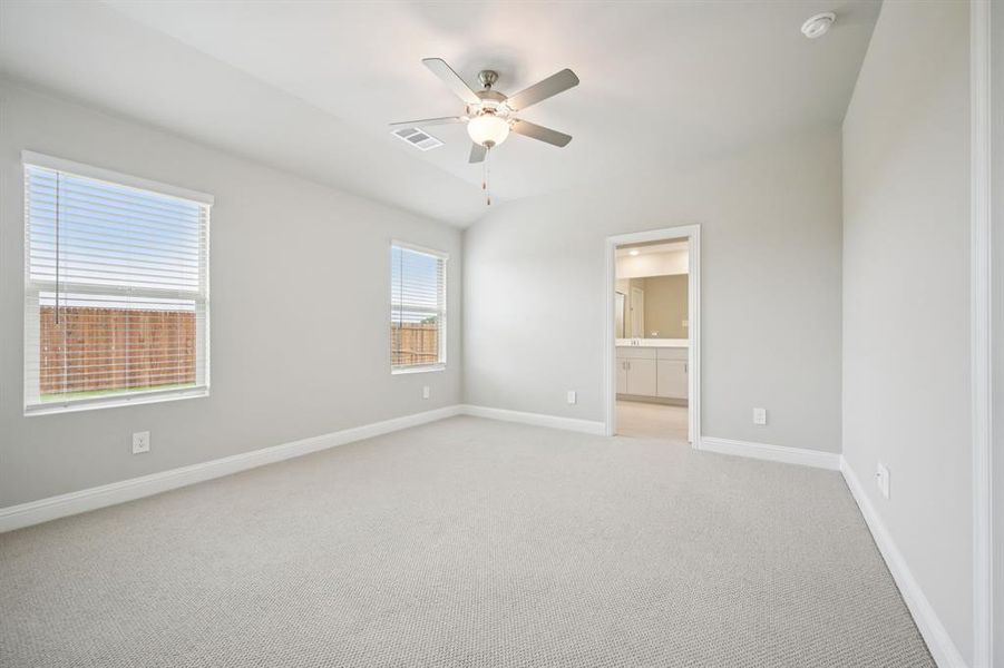 Spacious, unfurnished interior of a new home in Westmoor, Sherman (Image 26).
