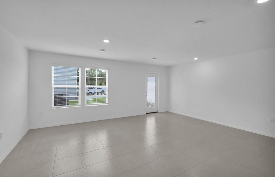 Spacious, unfurnished interior of a new home in Normandy Pines, Jacksonville (Image 18).