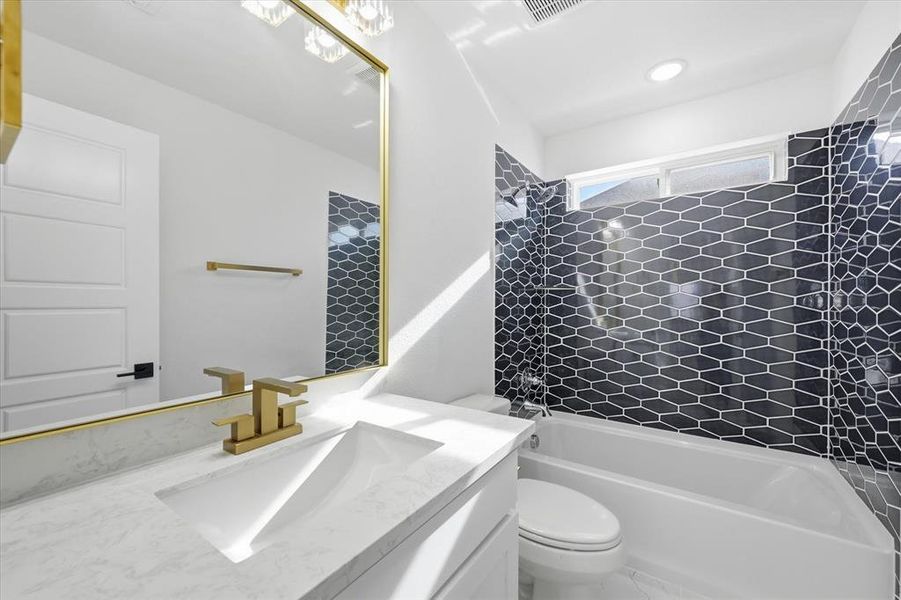 Furnished interior view inside a new home in , Prosper (Image 10).