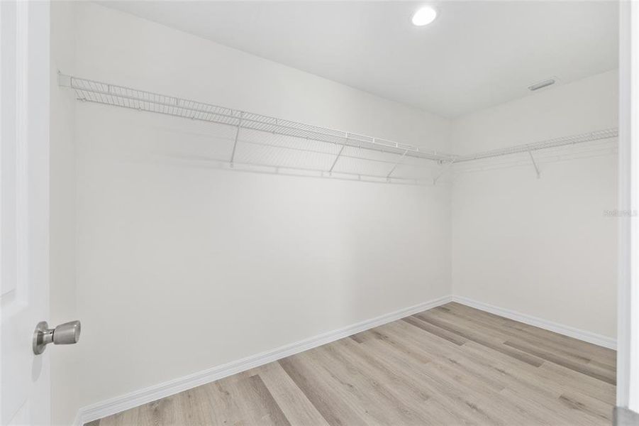 Spacious, unfurnished interior of a new home in , Dunnellon (Image 65).