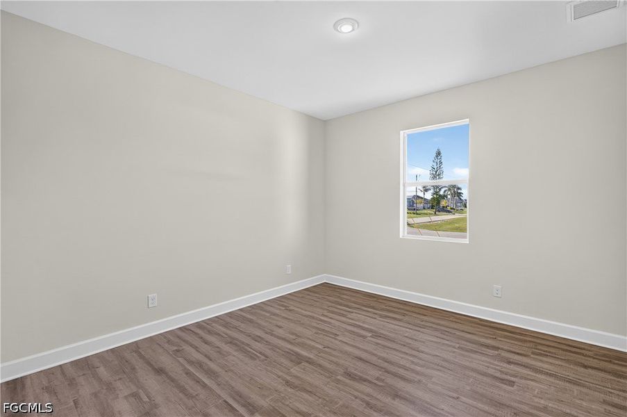 Spacious, unfurnished interior of a new home in Cape Coral, Cape Coral (Image 18).
