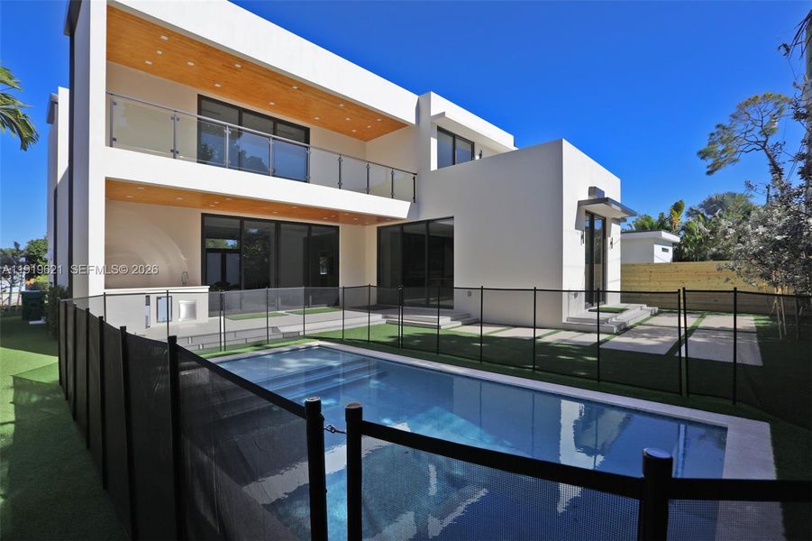 Exterior details and patio area of a home in , Miami (Image 11).