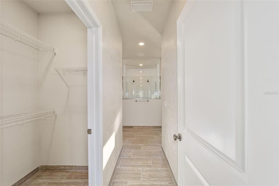 Spacious, unfurnished interior of a new home in , Gainesville (Image 17).