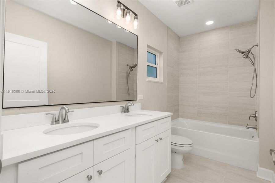 Furnished interior view inside a new home in , Sebring (Image 9).