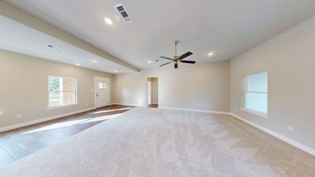 Spacious, unfurnished interior of a new home in , Lake Jackson (Image 18).