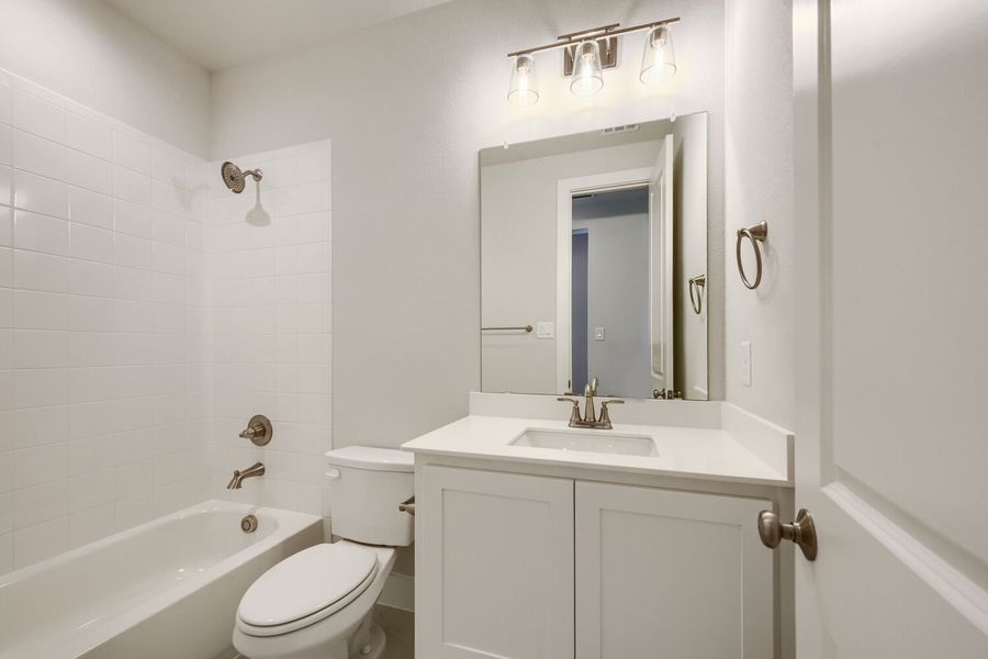 173 Buffalo - Full Bathroom 173 Buffalo - Full Bathroom