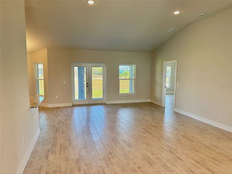 Spacious, unfurnished interior of a new home in South Gulf Cove, Port Charlotte (Image 14).