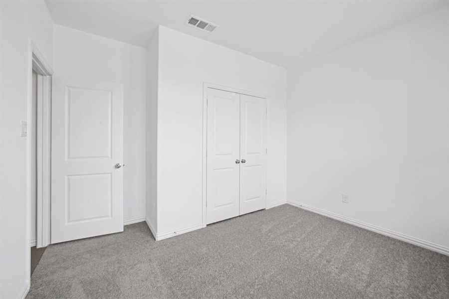 Spacious, unfurnished interior of a new home in Tarrytown, Crowley (Image 12).