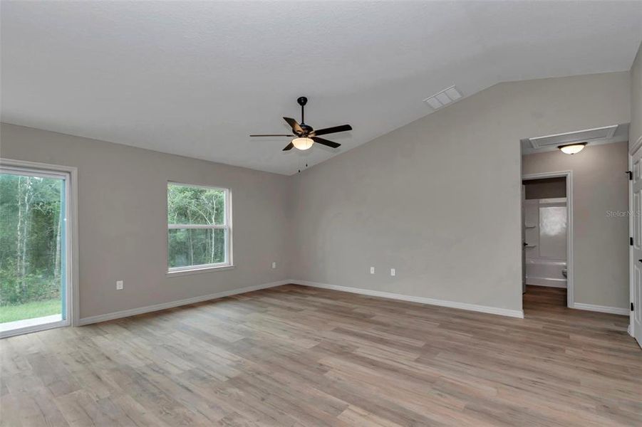 Spacious, unfurnished interior of a new home in , Ocala (Image 10).