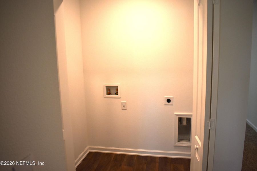 Spacious, unfurnished interior of a new home in Irongate Villas, Jacksonville (Image 19).