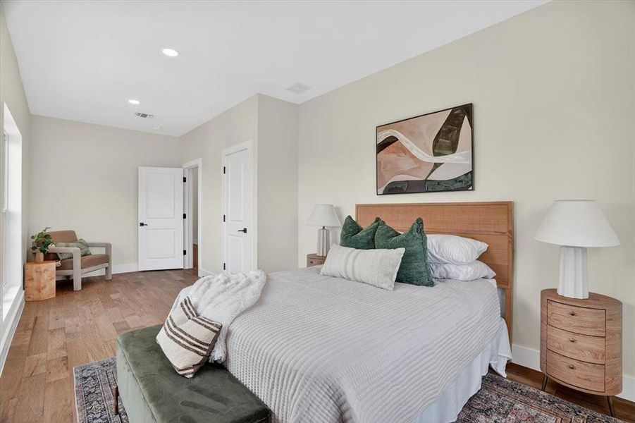 Furnished interior view inside a new home in , Weatherford (Image 10).