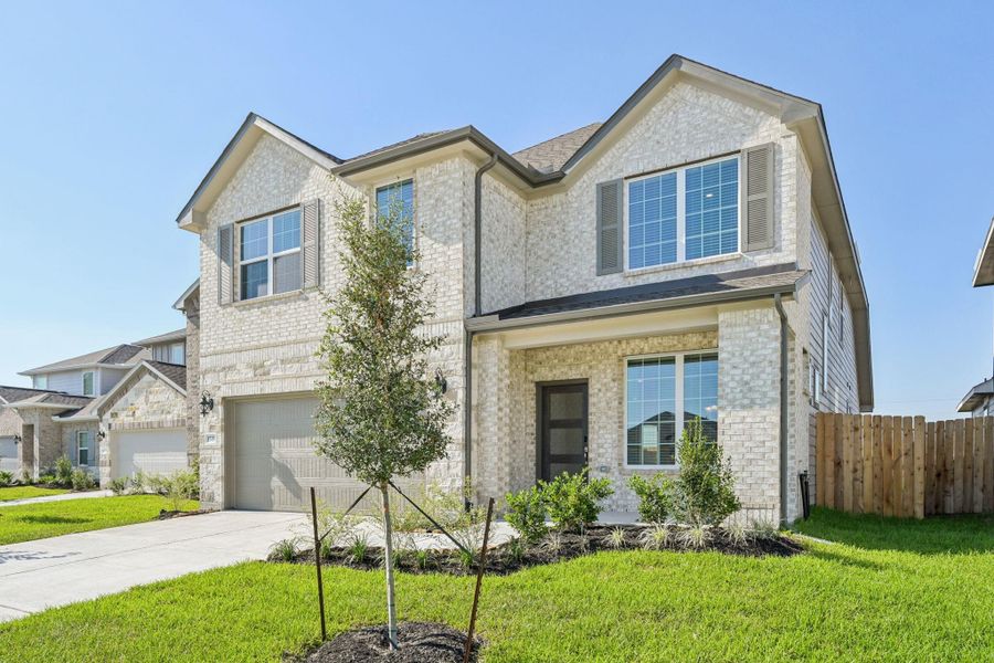 Front exterior of a new home in Glendale Lakes, Rosharon, TX, highlighting curb appeal (Image 1). Front exterior of a new home in Glendale Lakes, Rosharon, TX, highlighting curb appeal (Image 1).
