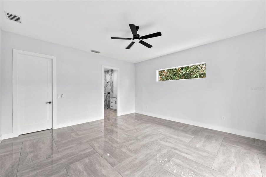 Spacious, unfurnished interior of a new home in , Palmetto (Image 36).