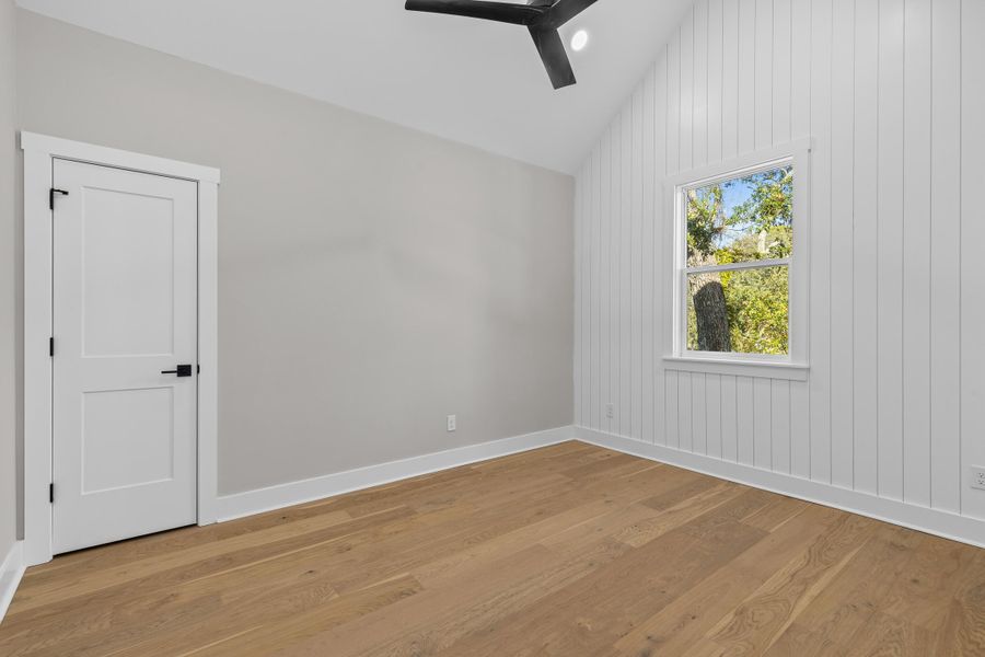 Spacious, unfurnished interior of a new home in , Charleston (Image 25).