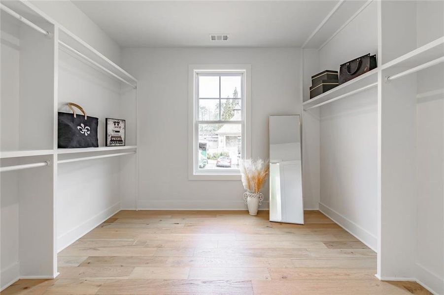 Spacious, unfurnished interior of a new home in , Gainesville (Image 34).