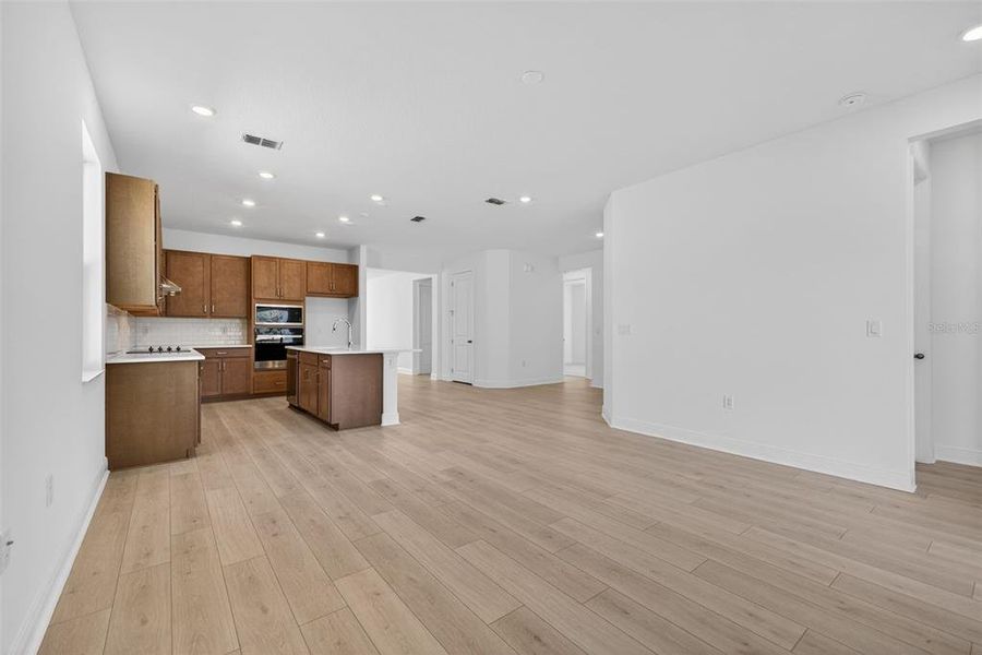 Spacious, unfurnished interior of a new home in Reserve at Hammock Oaks, Lady Lake (Image 16). Spacious, unfurnished interior of a new home in Reserve at Hammock Oaks, Lady Lake (Image 16).