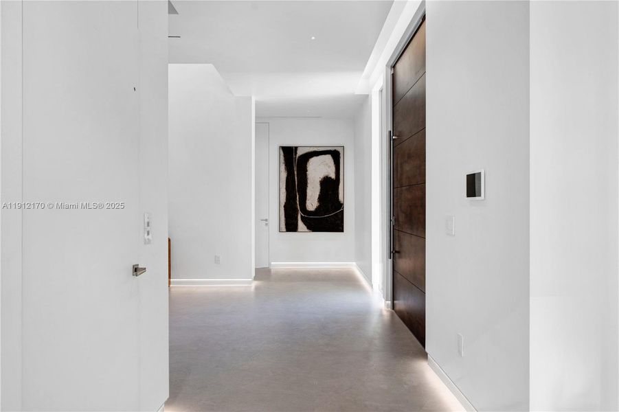 Spacious, unfurnished interior of a new home in , Hallandale Beach (Image 23).