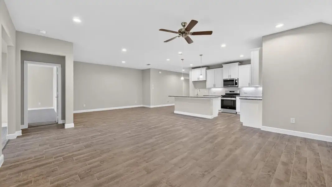Spacious, unfurnished interior of a new home in Parkerville Meadows, DeSoto (Image 13).