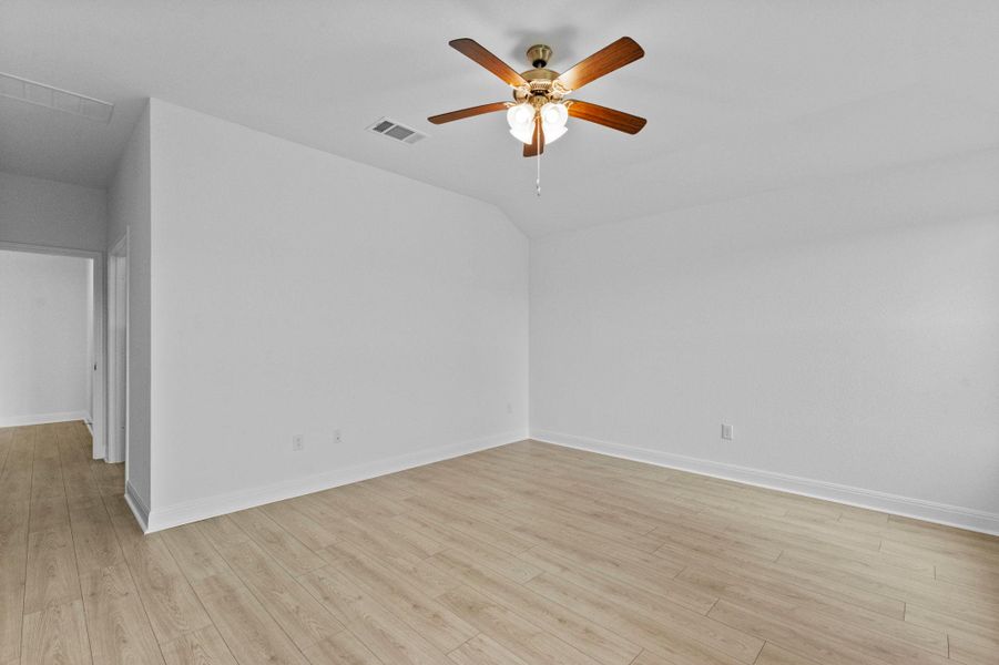 Spacious, unfurnished interior of a new home in Riverview, Georgetown (Image 14).