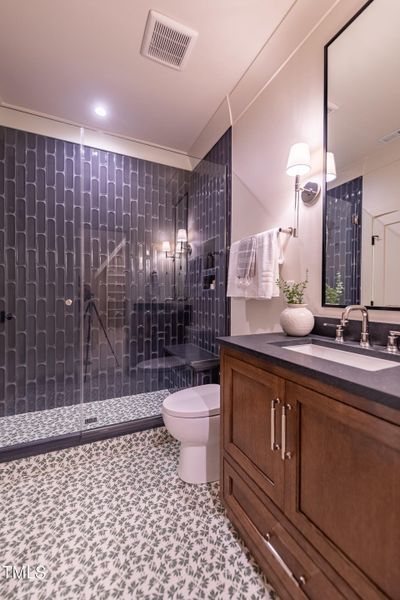 2E6A3180-HDR 2E6A3180-HDR