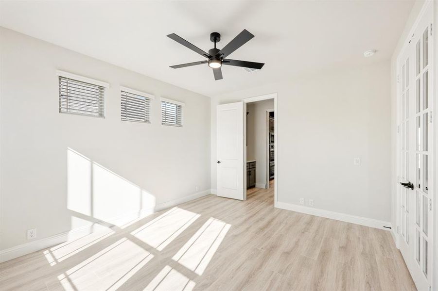 Spacious, unfurnished interior of a new home in The Oaks, Red Oak (Image 32).