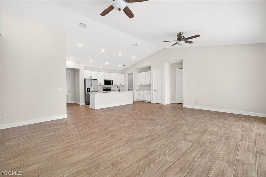 Spacious, unfurnished interior of a new home in Cape Coral, Cape Coral (Image 17).