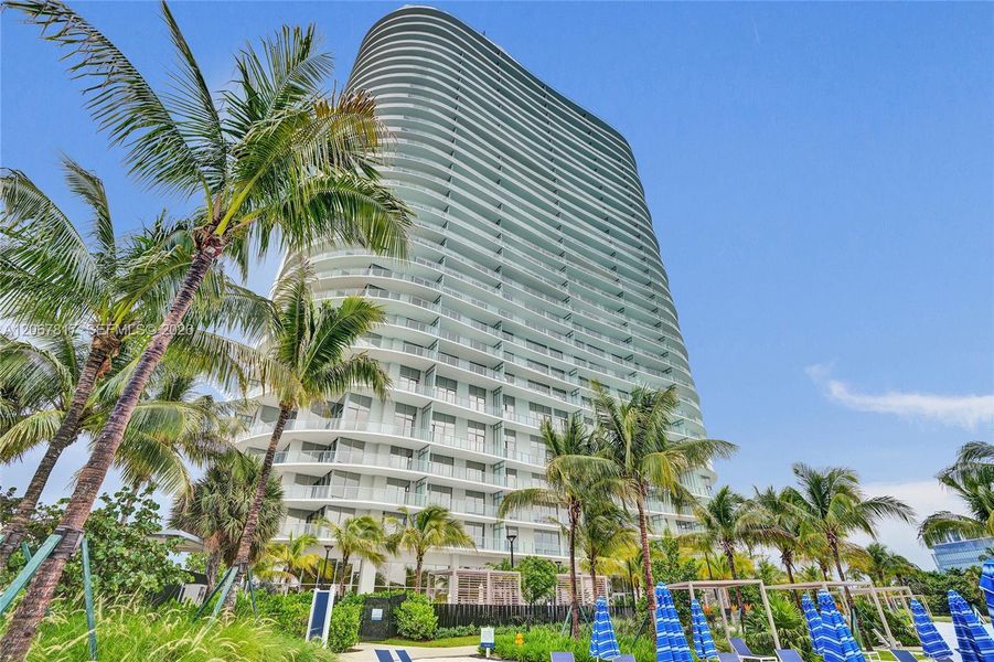 Condo located in North Miami, FL showcasing its design and architecture (Image 5).