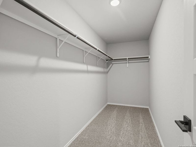 Spacious, unfurnished interior of a new home in Comanche Ridge, San Antonio (Image 33).