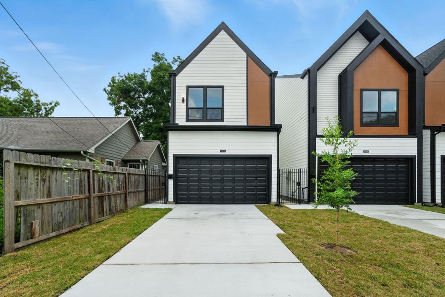 Front exterior of a new home in , Houston, TX, highlighting curb appeal (Image 20). Front exterior of a new home in , Houston, TX, highlighting curb appeal (Image 20).