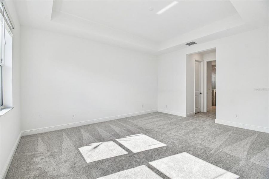 Spacious, unfurnished interior of a new home in Sweetwater at Lakewood Ranch, Lakewood Ranch (Image 7).