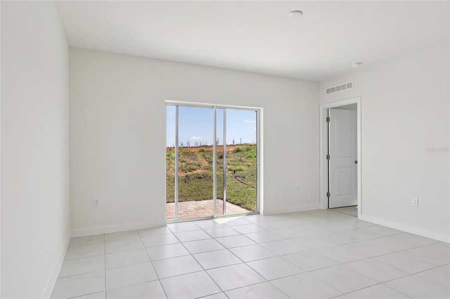 Spacious, unfurnished interior of a new home in Hamilton Bluff, Haines City (Image 30).
