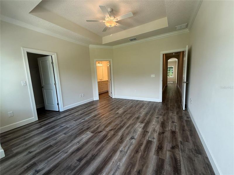 Spacious, unfurnished interior of a new home in , Tampa (Image 27).