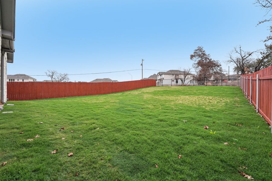 Exterior details and patio area of a home in Sauls Ranch, Round Rock (Image 3).