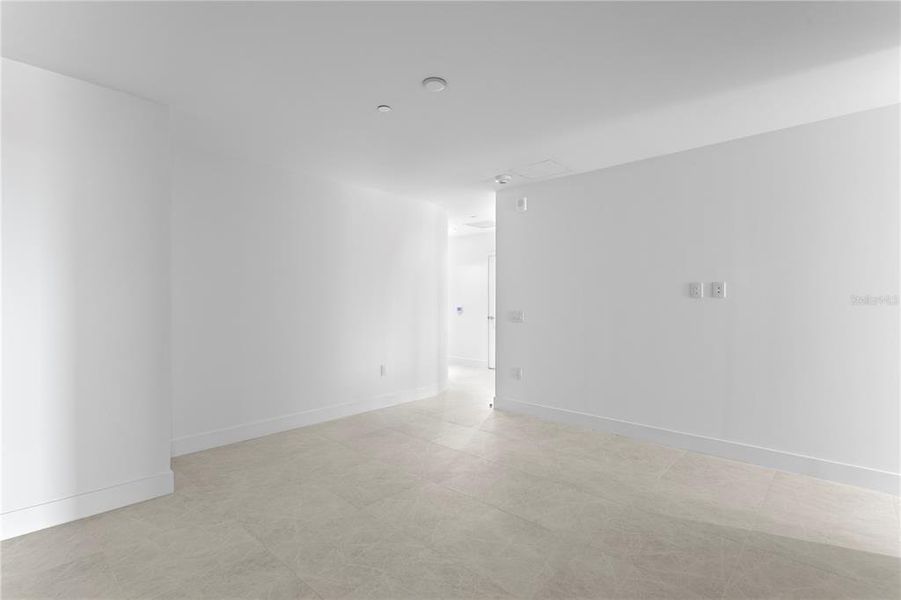 Spacious, unfurnished interior of a new home in , Tampa (Image 72).