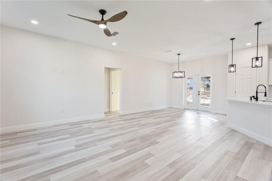Spacious, unfurnished interior of a new home in , Ocala (Image 12).